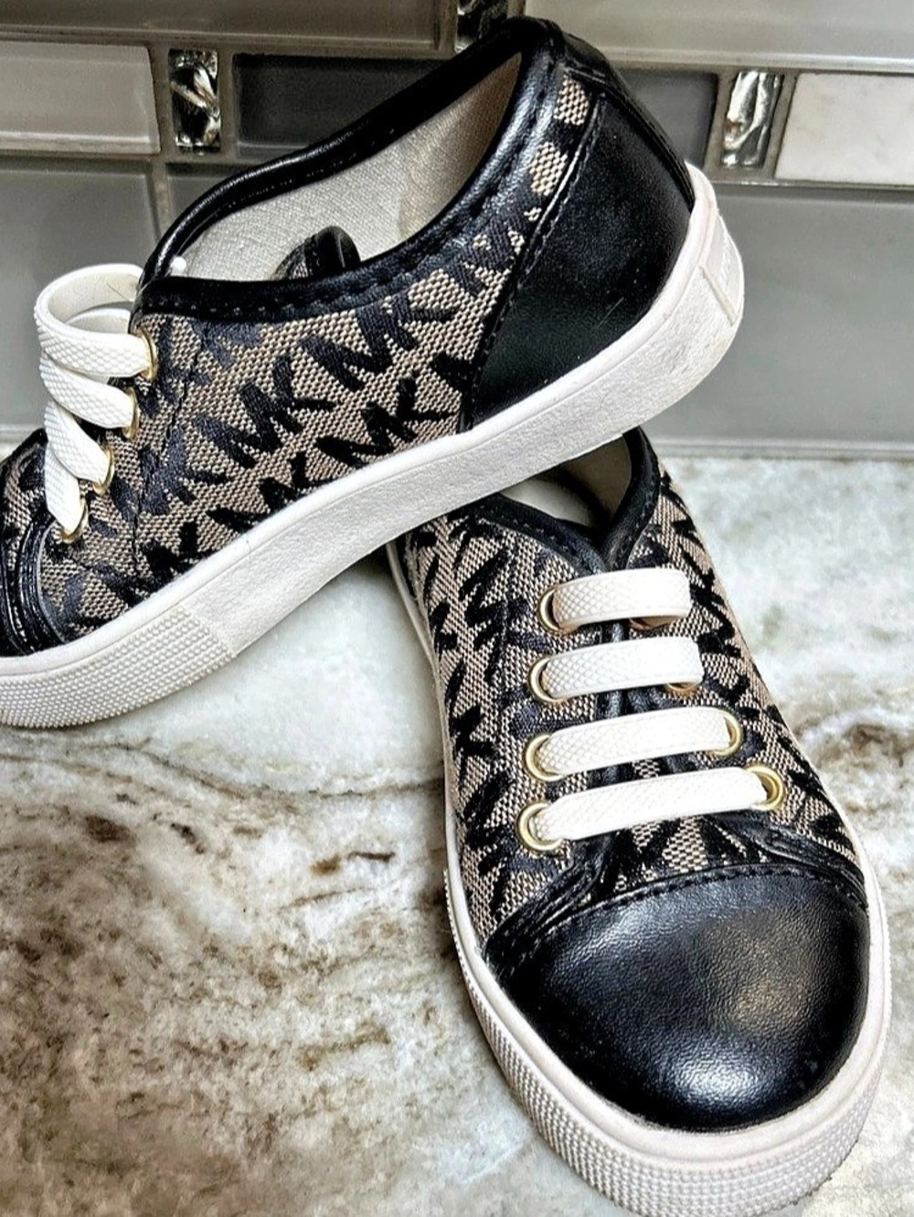 Michael Kors Little Girls Jem Miracle Black Leather Logo Sneaker Size 8 Laces